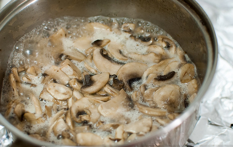 Cách làm sốt nấm ăn bò bít tết