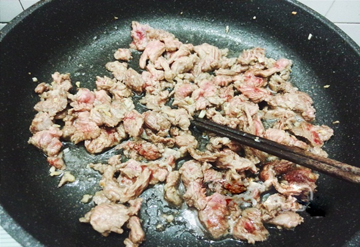 cách làm thịt trâu xào rau răm