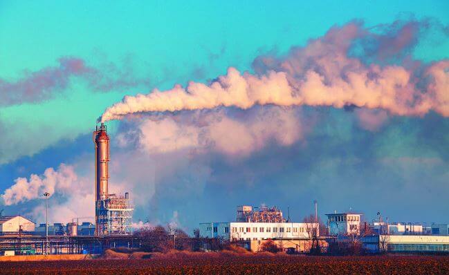 Các hoạt động sản xuất công nghiệp khiến không khí ngày càng ô nhiễm hơn