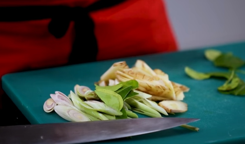 Cá diêu hồng hấp sả ngọt vị cá, thơm hương sả và đậm đà nước sốt - TongHopXYZ 2
