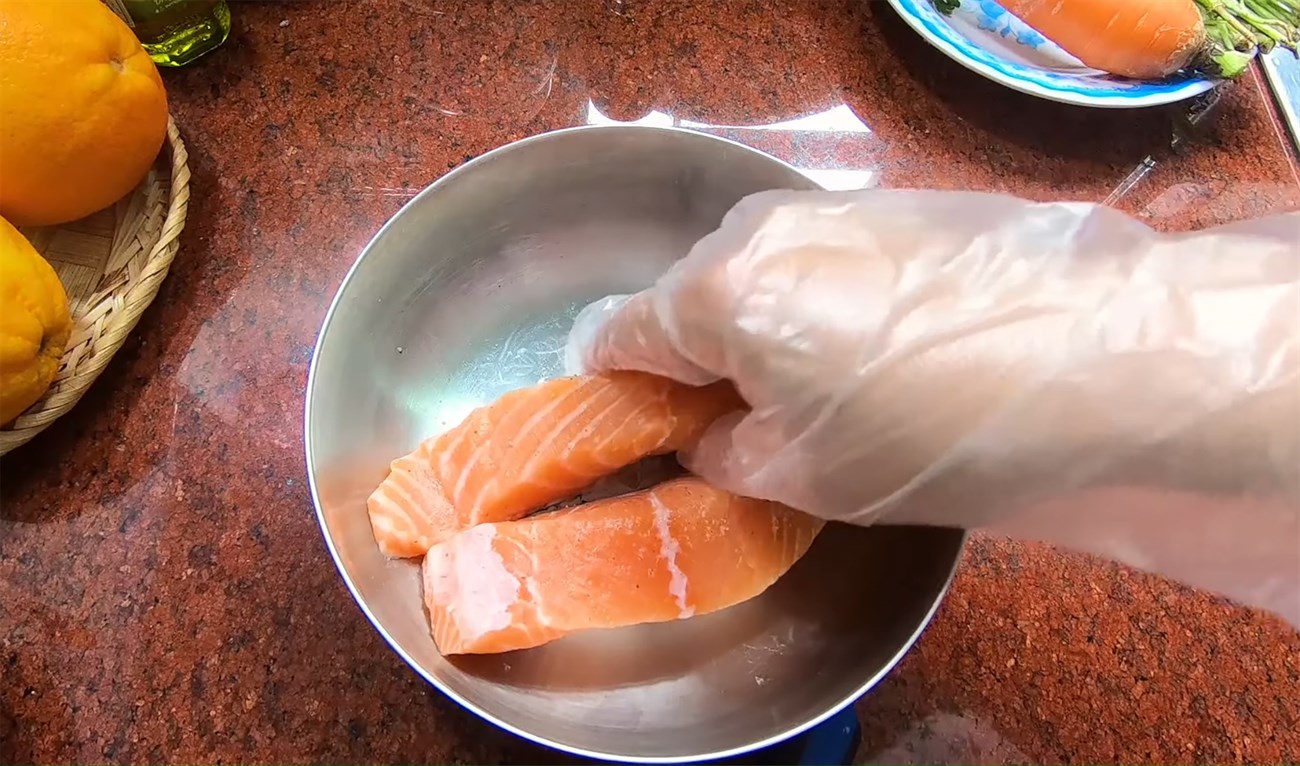 cá hồi áp chảo sốt cam cà rốt 2