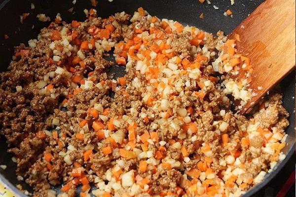 cách làm khoai tây xào cà rốt 4