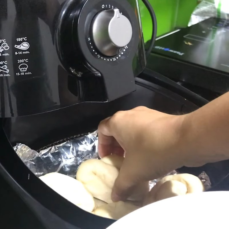 Cách làm bánh mì bơ sữa 8
