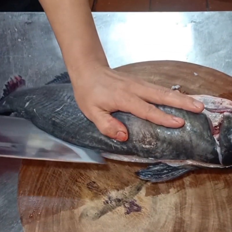 Cách làm cá lăng nấu măng chua 3