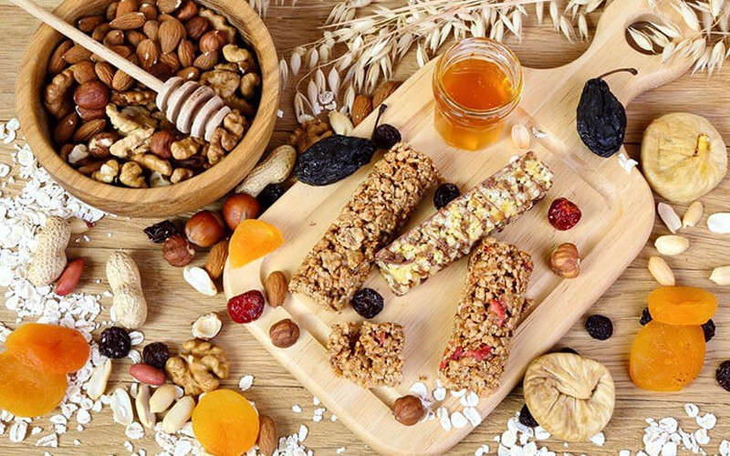 Chế độ dinh dưỡng kết hợp sử dụng granola để giảm cân