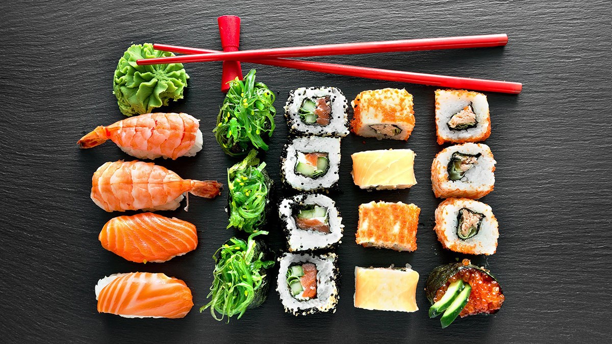 Những nguyên liệu thường xuất hiện trong món cơm cuộn sushi Nhật Bản