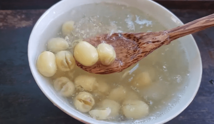 Cách làm chè hạt sen nhục đậu khấu