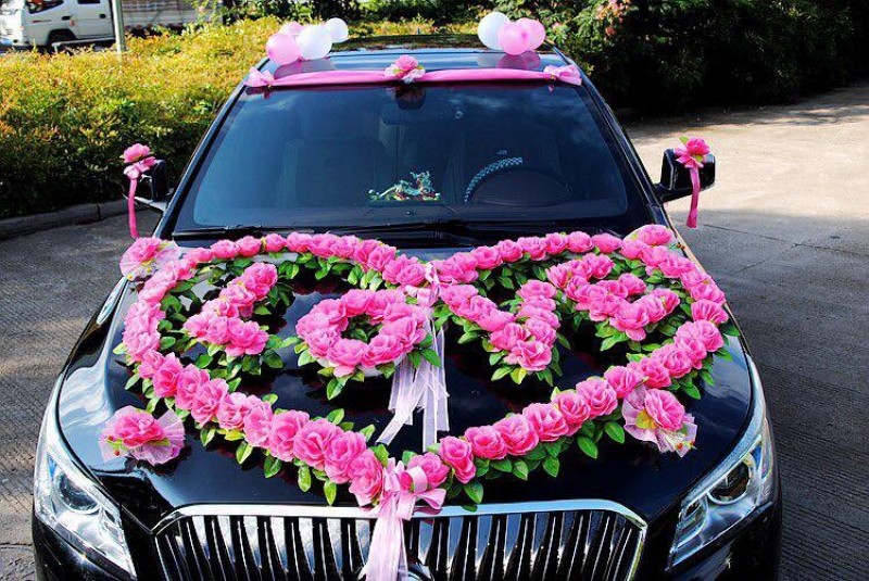 trang trí xe hơi bằng hoa 2