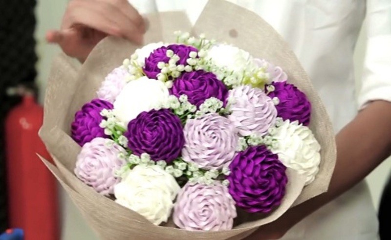 Cách làm hoa bằng giấy nhún đơn giản, cực đẹp cho nhiều dịp - PHÒNG GIÁO DỤC ĐÀO TẠO HUYỆN TRẠM TẤU