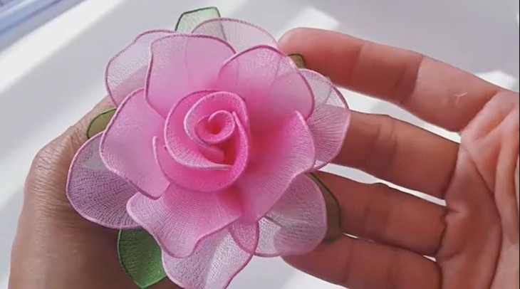 Cách làm hoa hồng bằng giấy