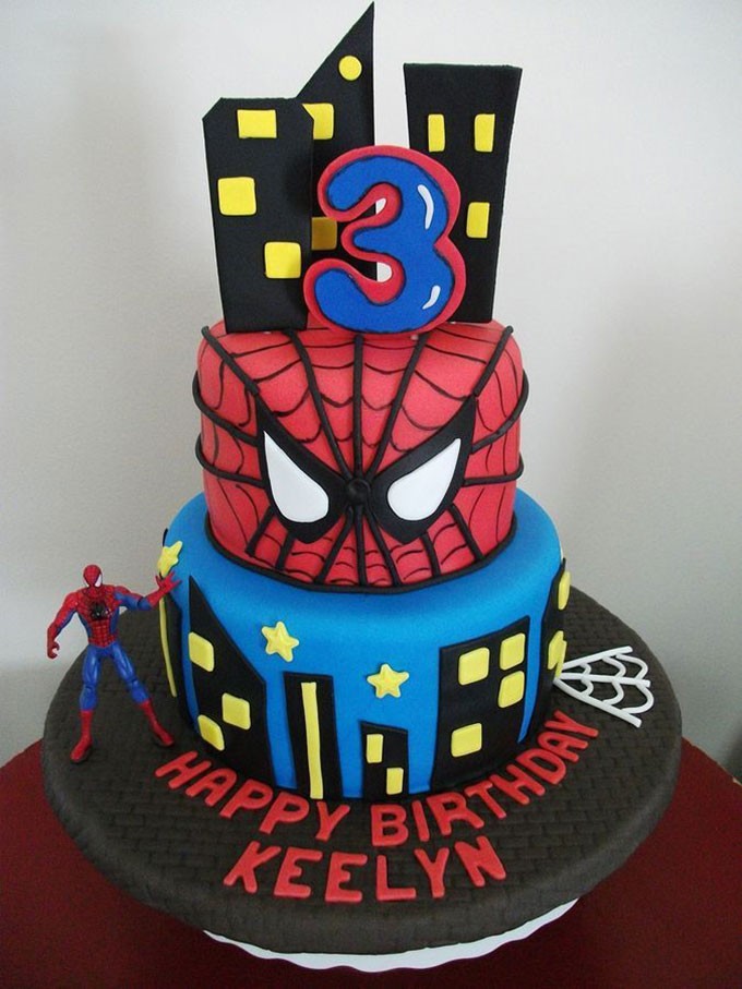 Bánh sinh nhật người nhện là món quà độc đáo dành cho bé trai