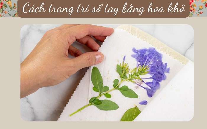 Cách trang trí sổ tay bằng hoa khô