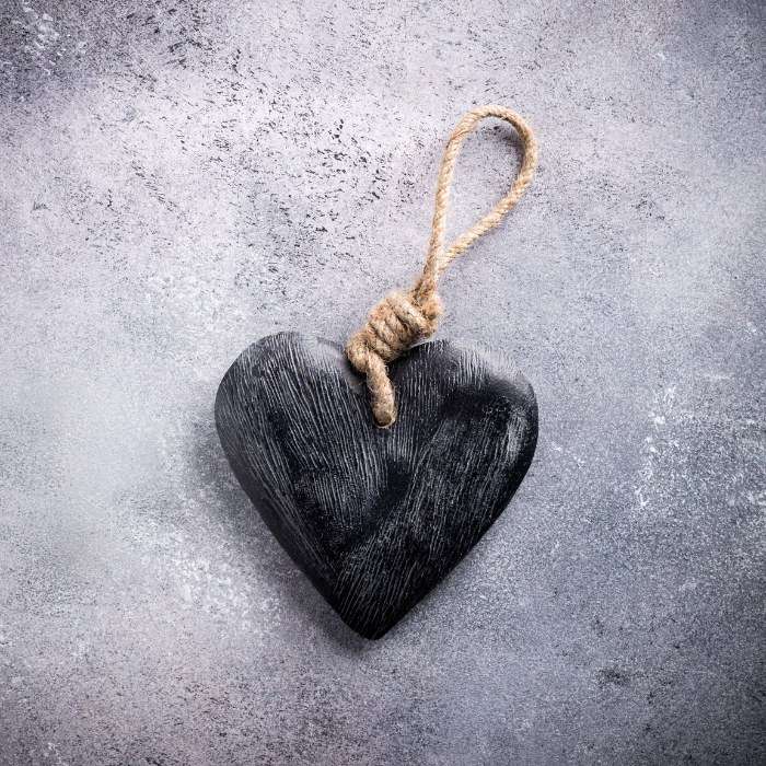 hình trái tim màu đen đẹp