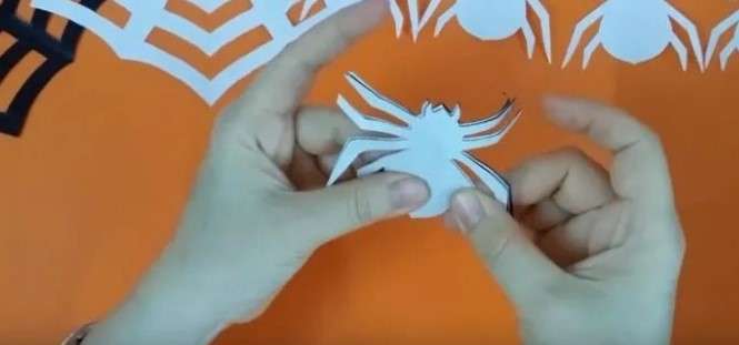 cách cắt hình con nhện 11